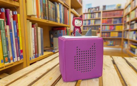 auf dem Bild ist unsere lila Toniebox zu sehen